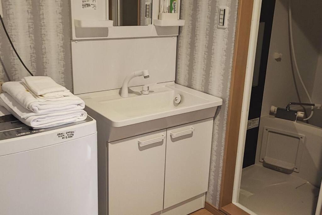 アパート 全新上线花跡民宿4号館102，关西机场直达萩之茶屋出站1分钟！难波、心斋桥4分钟车程！